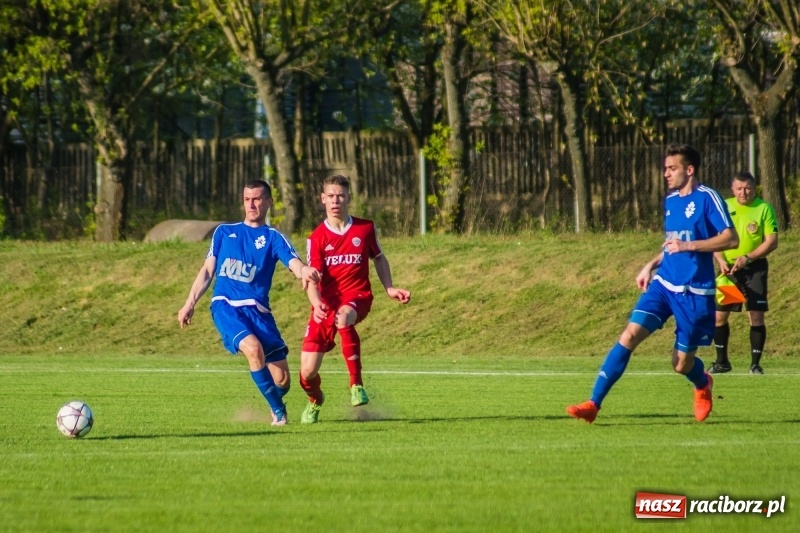 Zdjęcie w galerii na portalu naszraciborz.pl: Samobój ustawił mecz. Gaszowice z Pucharem Polski na szczeblu Podokręgu wiadomości z regionu