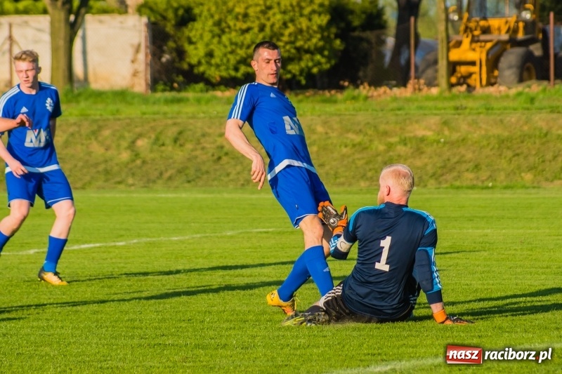Zdjęcie w galerii na portalu naszraciborz.pl: Samobój ustawił mecz. Gaszowice z Pucharem Polski na szczeblu Podokręgu wiadomości z regionu