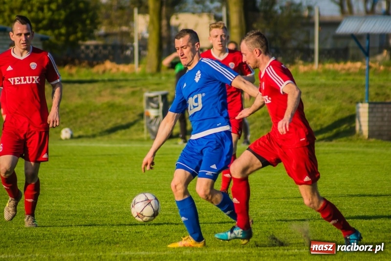 Zdjęcie w galerii na portalu naszraciborz.pl: Samobój ustawił mecz. Gaszowice z Pucharem Polski na szczeblu Podokręgu wiadomości z regionu