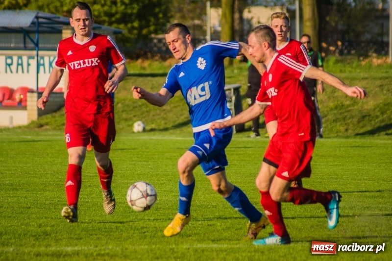 Zdjęcie w galerii na portalu naszraciborz.pl: Samobój ustawił mecz. Gaszowice z Pucharem Polski na szczeblu Podokręgu wiadomości z regionu