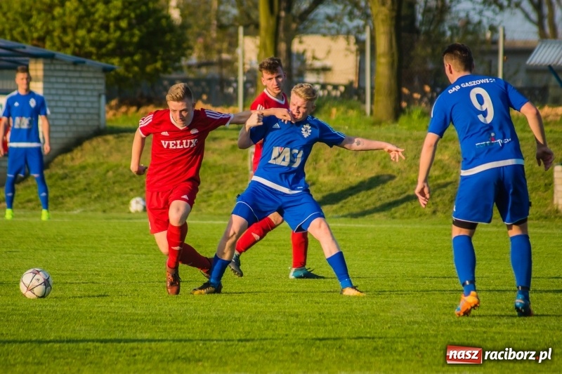Zdjęcie w galerii na portalu naszraciborz.pl: Samobój ustawił mecz. Gaszowice z Pucharem Polski na szczeblu Podokręgu wiadomości z regionu