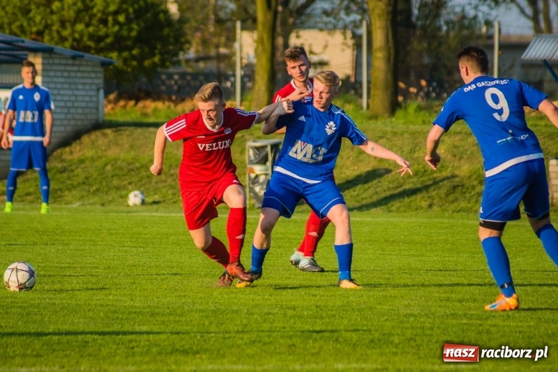 Zdjęcie w galerii na portalu naszraciborz.pl: Samobój ustawił mecz. Gaszowice z Pucharem Polski na szczeblu Podokręgu wiadomości z regionu