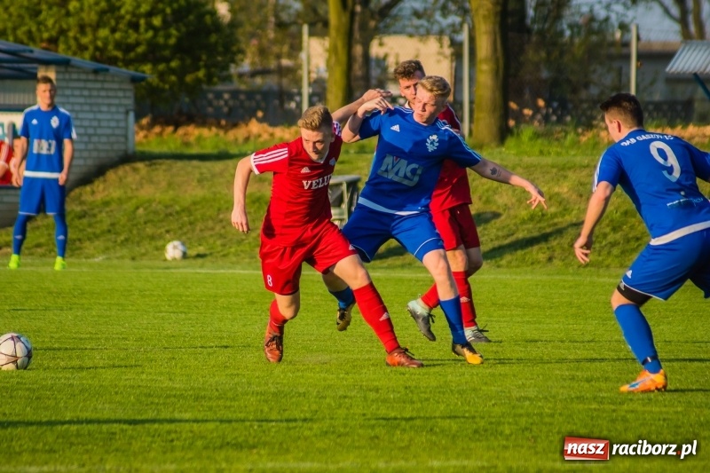 Zdjęcie w galerii na portalu naszraciborz.pl: Samobój ustawił mecz. Gaszowice z Pucharem Polski na szczeblu Podokręgu wiadomości z regionu