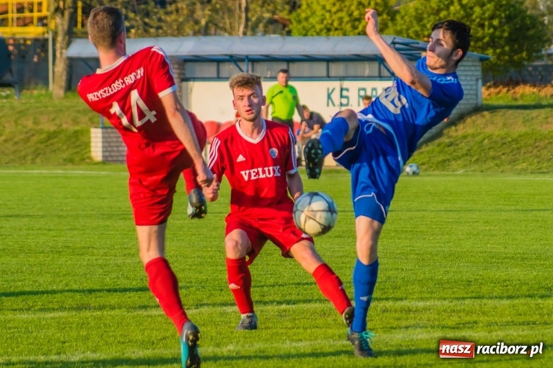Zdjęcie w galerii na portalu naszraciborz.pl: Samobój ustawił mecz. Gaszowice z Pucharem Polski na szczeblu Podokręgu wiadomości z regionu