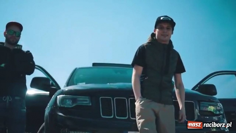 Zdjęcie w galerii na portalu naszraciborz.pl: Lecicie! - raper Korki kręci klip w Raciborzu wiadomości z regionu