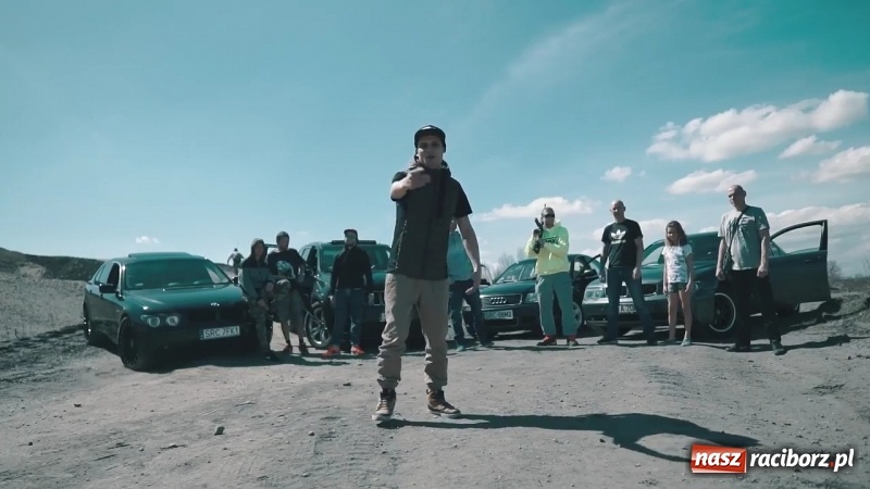 Zdjęcie w galerii na portalu naszraciborz.pl: Lecicie! - raper Korki kręci klip w Raciborzu wiadomości z regionu