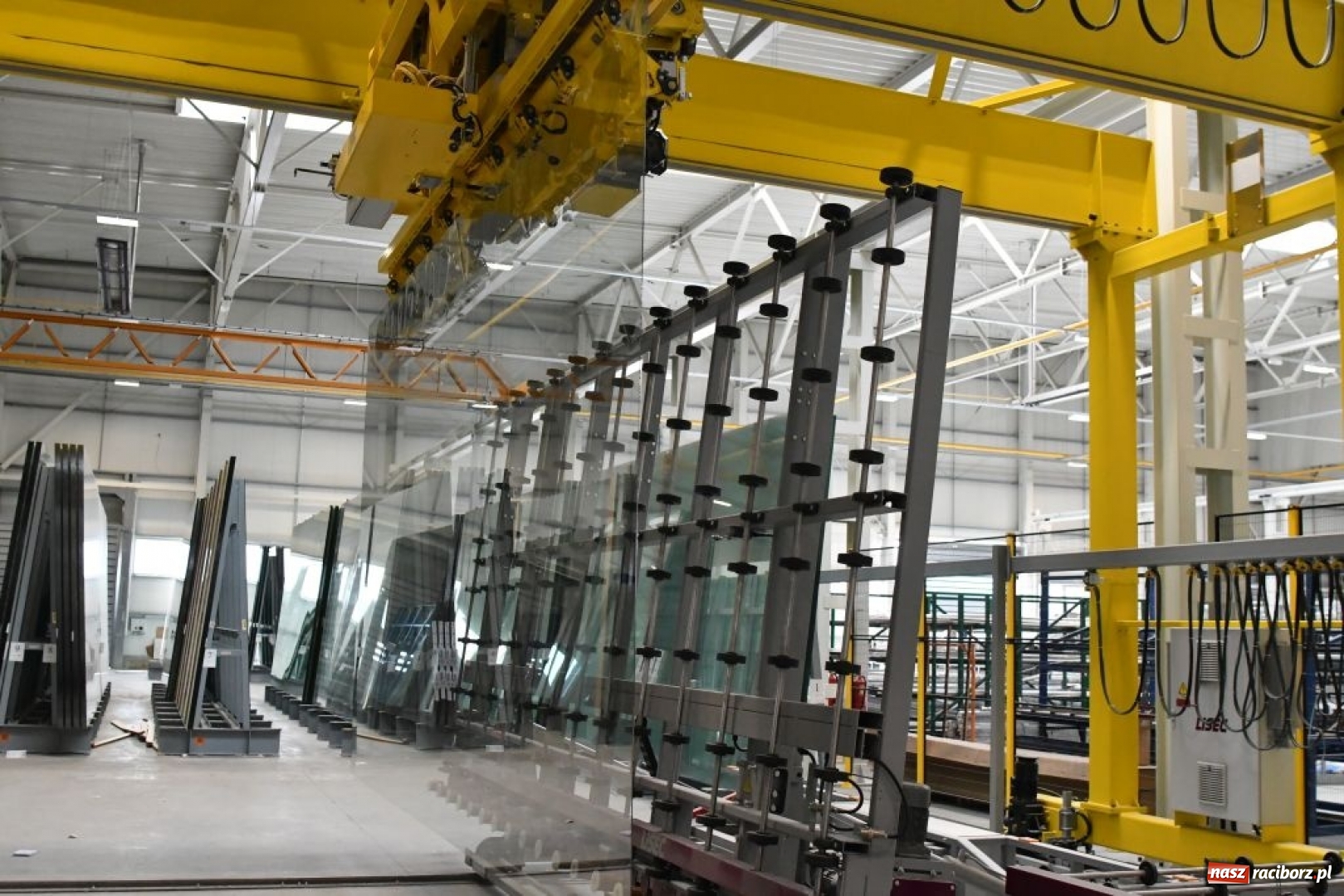 Zdjęcie w galerii na portalu naszraciborz.pl: Eko-Okna S.A. rozbudowują dział szyb zespolonych. Firma poszukuje pracowników wiadomości z regionu