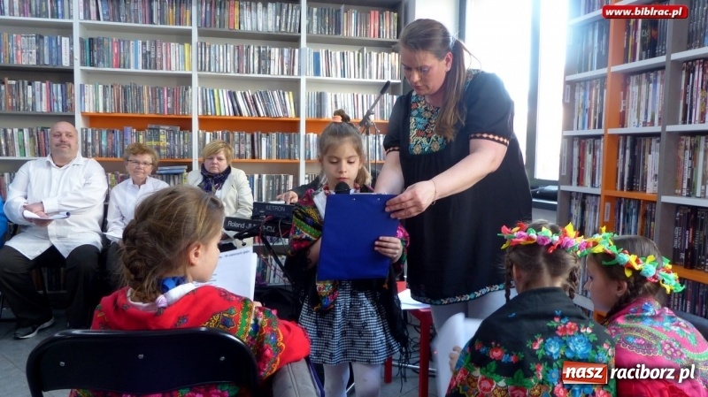 Zdjęcie w galerii na portalu naszraciborz.pl: Na ludowo w Klubie Przyjaciół Biblioteki na Ostrogu wiadomości z regionu