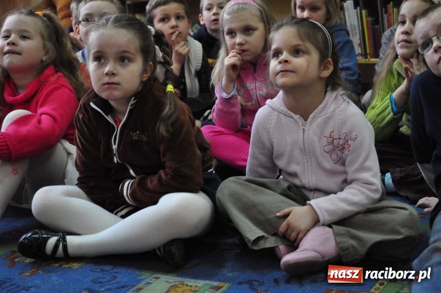 Zdjęcie w galerii na portalu naszraciborz.pl: O Fasolce, Kropelce i Ćmie... wiadomości z regionu