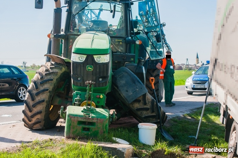 Zdjęcie w galerii na portalu naszraciborz.pl: 100 tysięcy złotych strat po zderzeniu ciągnika z dostawczakiem na DK 45 wiadomości z regionu