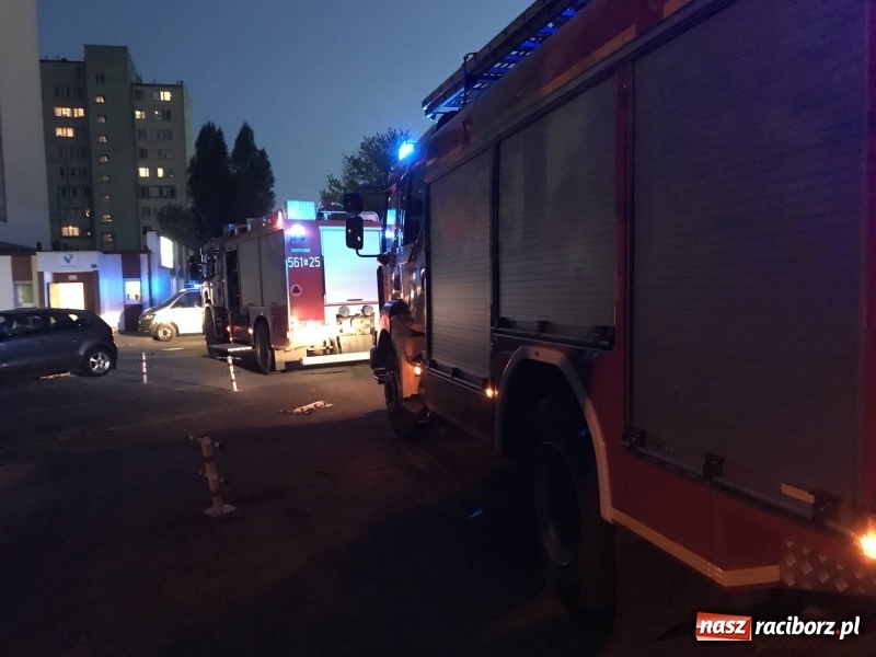 Zdjęcie w galerii na portalu naszraciborz.pl: Przy Słowackiego rozpoczęli sezon grillowy... na dachu wieżowca FOTO i WIDEO wiadomości z regionu