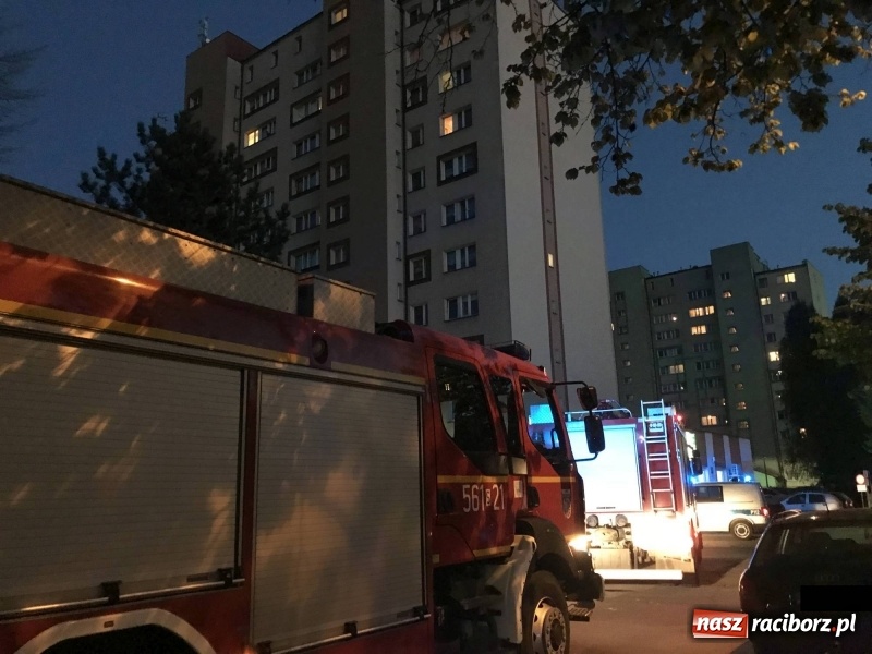 Zdjęcie w galerii na portalu naszraciborz.pl: Przy Słowackiego rozpoczęli sezon grillowy... na dachu wieżowca FOTO i WIDEO wiadomości z regionu