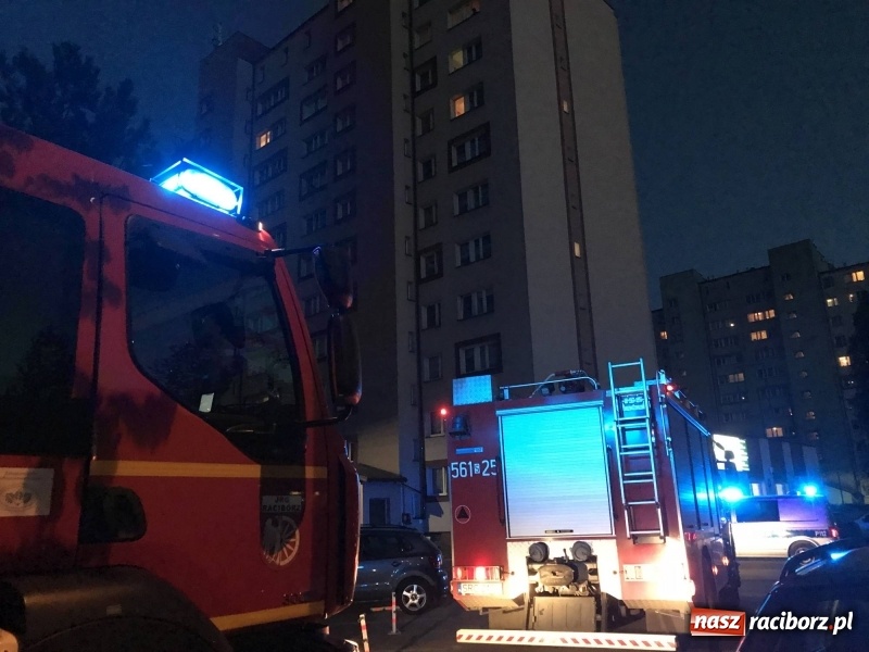 Zdjęcie w galerii na portalu naszraciborz.pl: Przy Słowackiego rozpoczęli sezon grillowy... na dachu wieżowca FOTO i WIDEO wiadomości z regionu