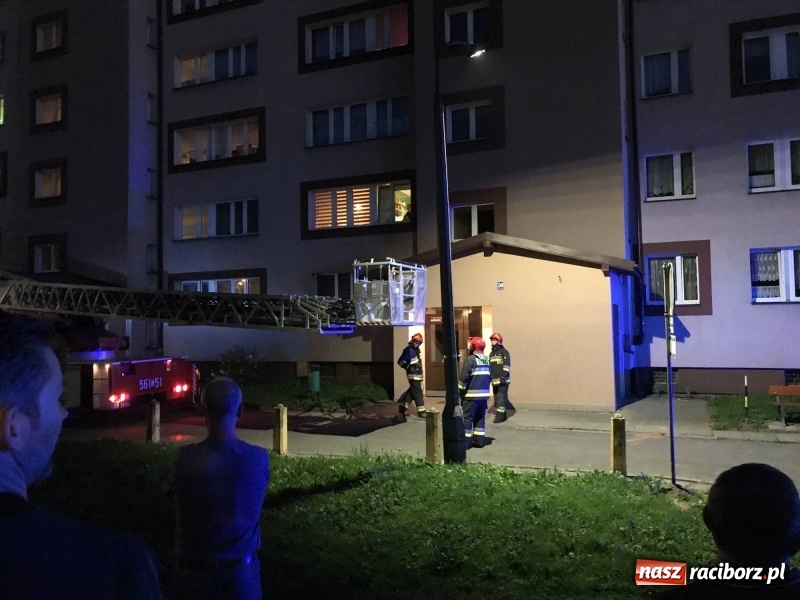 Zdjęcie w galerii na portalu naszraciborz.pl: Przy Słowackiego rozpoczęli sezon grillowy... na dachu wieżowca FOTO i WIDEO wiadomości z regionu