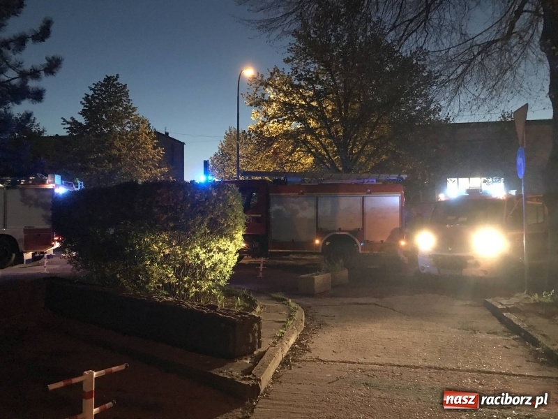 Zdjęcie w galerii na portalu naszraciborz.pl: Przy Słowackiego rozpoczęli sezon grillowy... na dachu wieżowca FOTO i WIDEO wiadomości z regionu