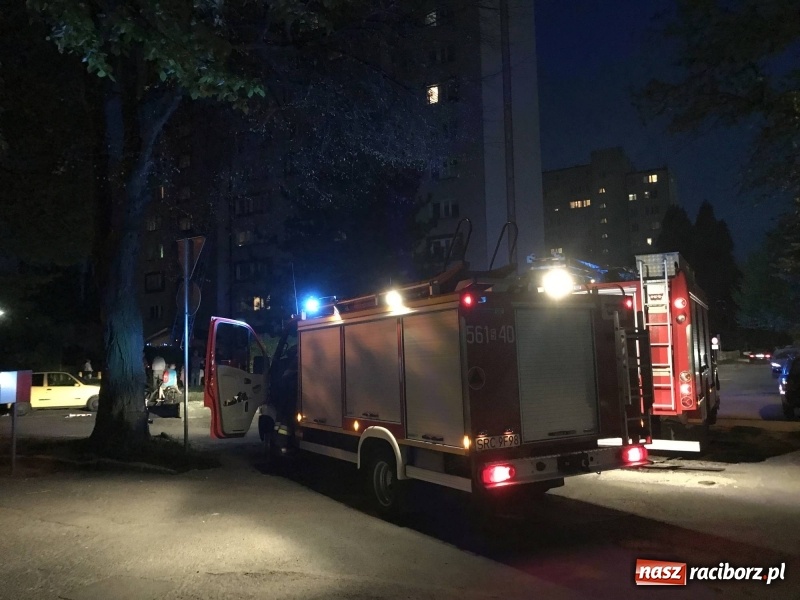 Zdjęcie w galerii na portalu naszraciborz.pl: Przy Słowackiego rozpoczęli sezon grillowy... na dachu wieżowca FOTO i WIDEO wiadomości z regionu