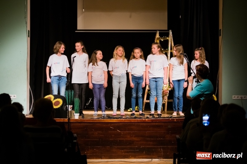 Zdjęcie w galerii na portalu naszraciborz.pl: Na wiosenną nutę w Młodzieżowym Domu Kultury w Raciborzu wiadomości z regionu