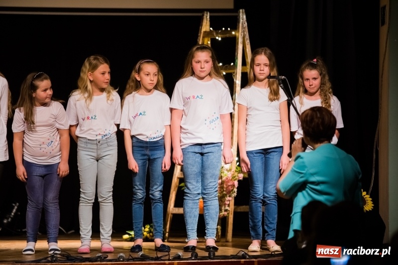 Zdjęcie w galerii na portalu naszraciborz.pl: Na wiosenną nutę w Młodzieżowym Domu Kultury w Raciborzu wiadomości z regionu