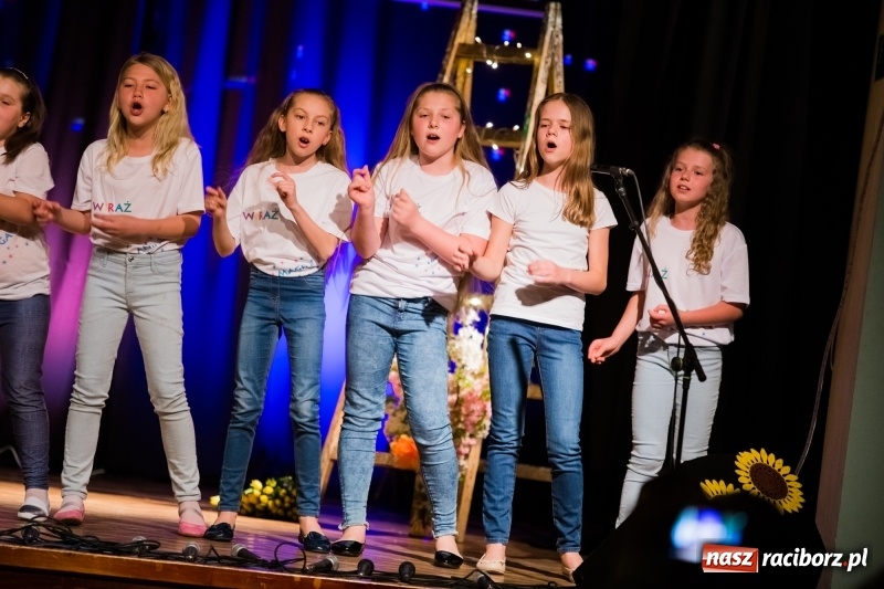 Zdjęcie w galerii na portalu naszraciborz.pl: Na wiosenną nutę w Młodzieżowym Domu Kultury w Raciborzu wiadomości z regionu