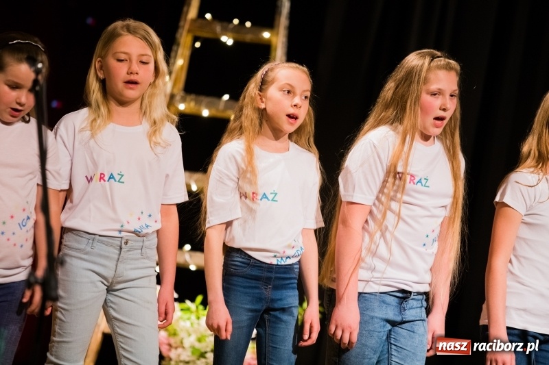 Zdjęcie w galerii na portalu naszraciborz.pl: Na wiosenną nutę w Młodzieżowym Domu Kultury w Raciborzu wiadomości z regionu