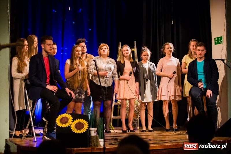 Zdjęcie w galerii na portalu naszraciborz.pl: Na wiosenną nutę w Młodzieżowym Domu Kultury w Raciborzu wiadomości z regionu