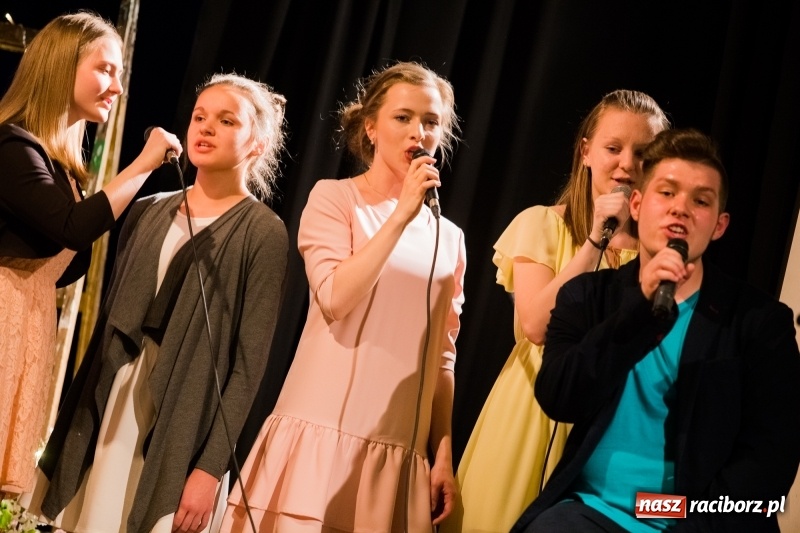 Zdjęcie w galerii na portalu naszraciborz.pl: Na wiosenną nutę w Młodzieżowym Domu Kultury w Raciborzu wiadomości z regionu