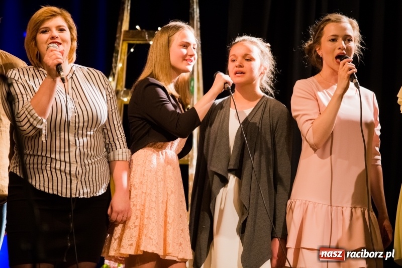 Zdjęcie w galerii na portalu naszraciborz.pl: Na wiosenną nutę w Młodzieżowym Domu Kultury w Raciborzu wiadomości z regionu