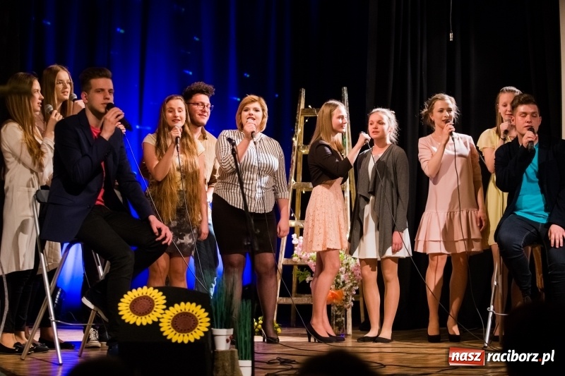 Zdjęcie w galerii na portalu naszraciborz.pl: Na wiosenną nutę w Młodzieżowym Domu Kultury w Raciborzu wiadomości z regionu