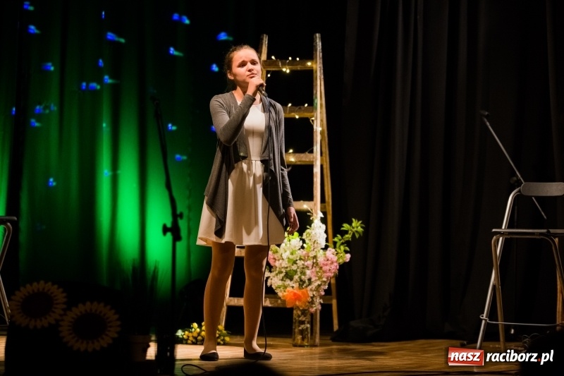 Zdjęcie w galerii na portalu naszraciborz.pl: Na wiosenną nutę w Młodzieżowym Domu Kultury w Raciborzu wiadomości z regionu