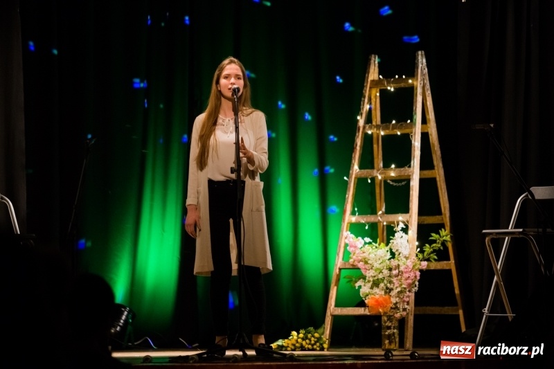 Zdjęcie w galerii na portalu naszraciborz.pl: Na wiosenną nutę w Młodzieżowym Domu Kultury w Raciborzu wiadomości z regionu