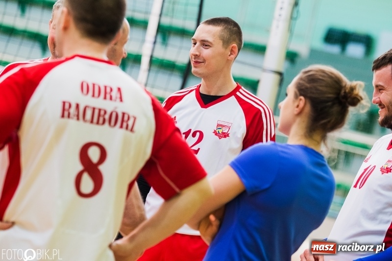 Zdjęcie w galerii na portalu naszraciborz.pl: Eliminacje Mistrzostw Polski w Siatkówce Niesłyszących w Arenie Rafako wiadomości z regionu