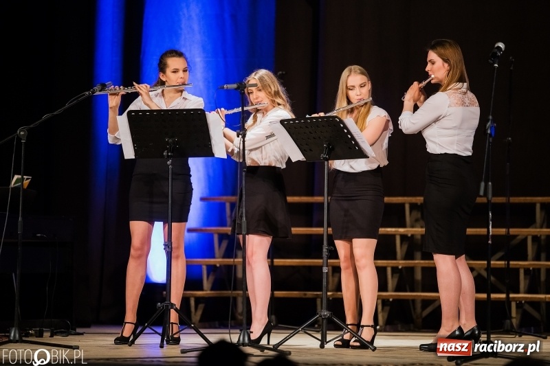 Zdjęcie w galerii na portalu naszraciborz.pl: XIV Festiwal Pieśni Stanisława Moniuszki w Domu Kultury Strzecha wiadomości z regionu