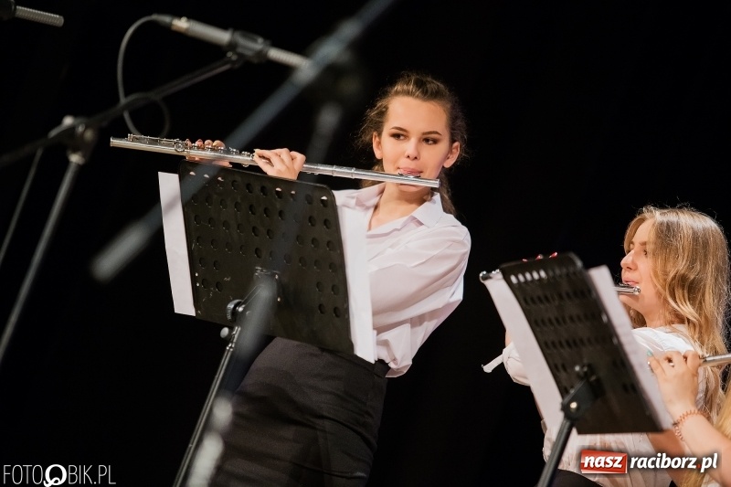 Zdjęcie w galerii na portalu naszraciborz.pl: XIV Festiwal Pieśni Stanisława Moniuszki w Domu Kultury Strzecha wiadomości z regionu