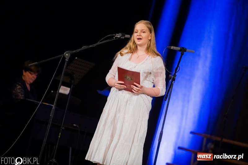 Zdjęcie w galerii na portalu naszraciborz.pl: XIV Festiwal Pieśni Stanisława Moniuszki w Domu Kultury Strzecha wiadomości z regionu