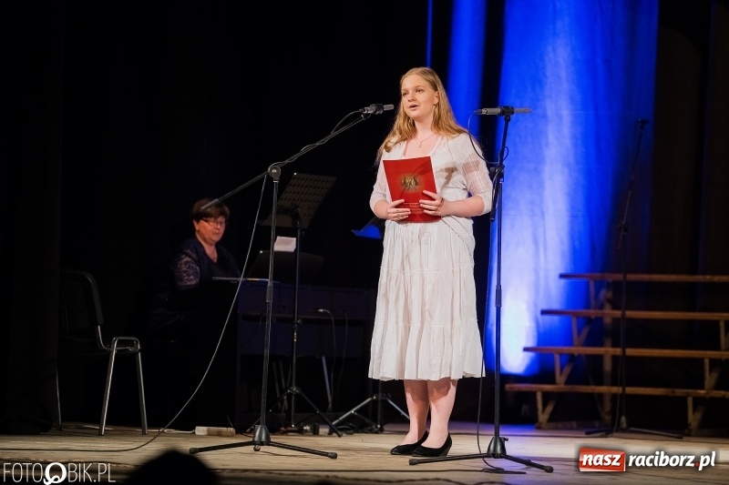 Zdjęcie w galerii na portalu naszraciborz.pl: XIV Festiwal Pieśni Stanisława Moniuszki w Domu Kultury Strzecha wiadomości z regionu