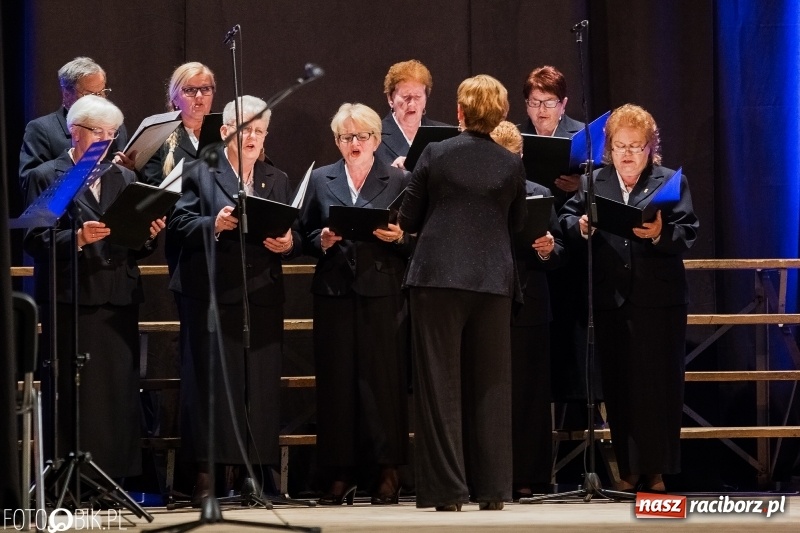 Zdjęcie w galerii na portalu naszraciborz.pl: XIV Festiwal Pieśni Stanisława Moniuszki w Domu Kultury Strzecha wiadomości z regionu