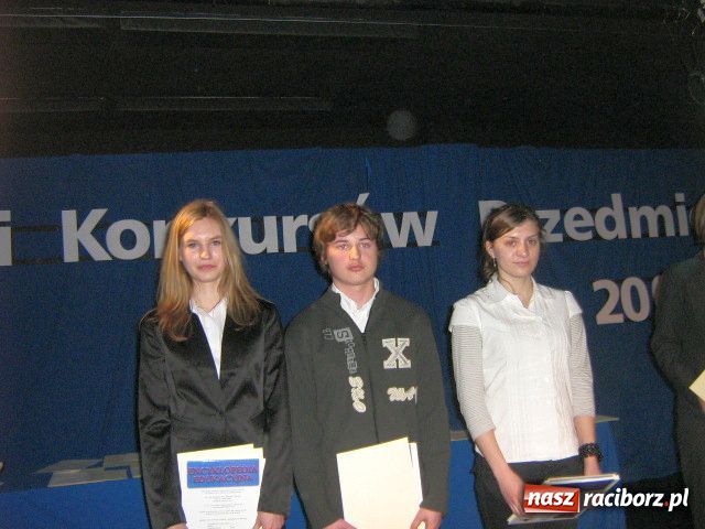 Zdjęcie w galerii na portalu naszraciborz.pl: Potrójna laureatka z Gimnazjum nr 1 wiadomości z regionu