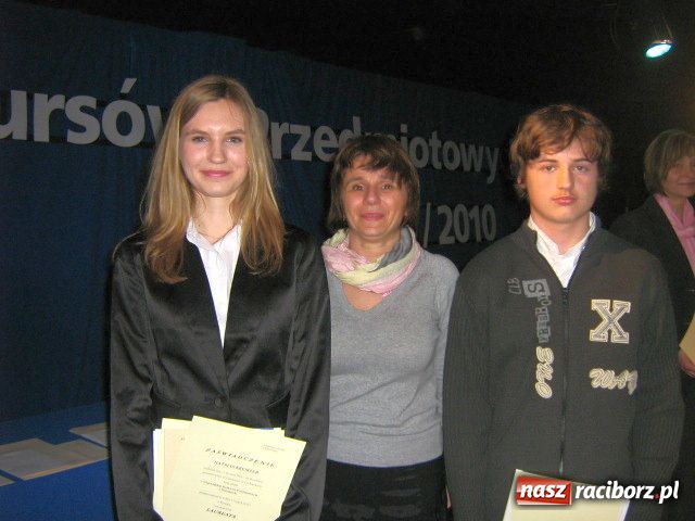 Zdjęcie w galerii na portalu naszraciborz.pl: Potrójna laureatka z Gimnazjum nr 1 wiadomości z regionu