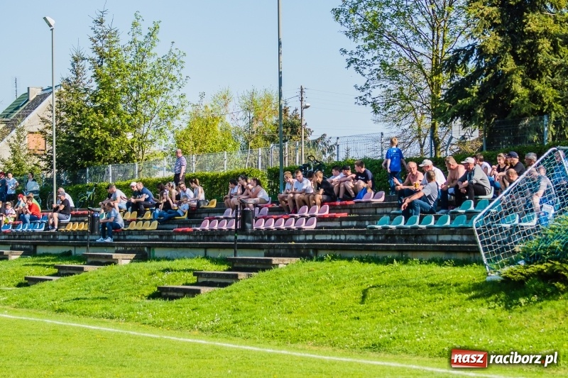 Zdjęcie w galerii na portalu naszraciborz.pl: Miał być spacerek, wyszła męczarnia. Podział punktów przy Tuwima wiadomości z regionu