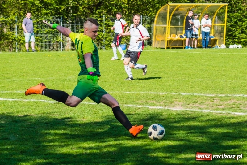 Zdjęcie w galerii na portalu naszraciborz.pl: Miał być spacerek, wyszła męczarnia. Podział punktów przy Tuwima wiadomości z regionu