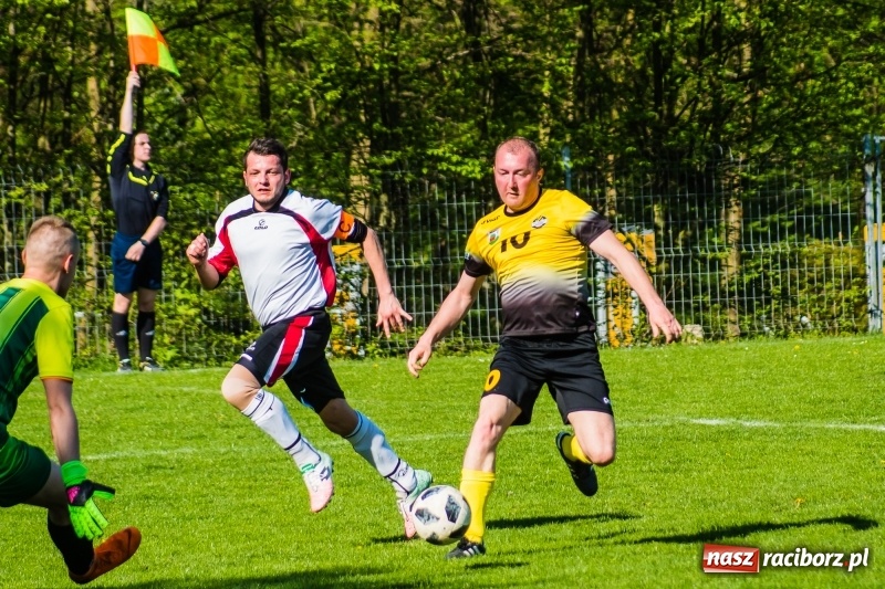 Zdjęcie w galerii na portalu naszraciborz.pl: Miał być spacerek, wyszła męczarnia. Podział punktów przy Tuwima wiadomości z regionu