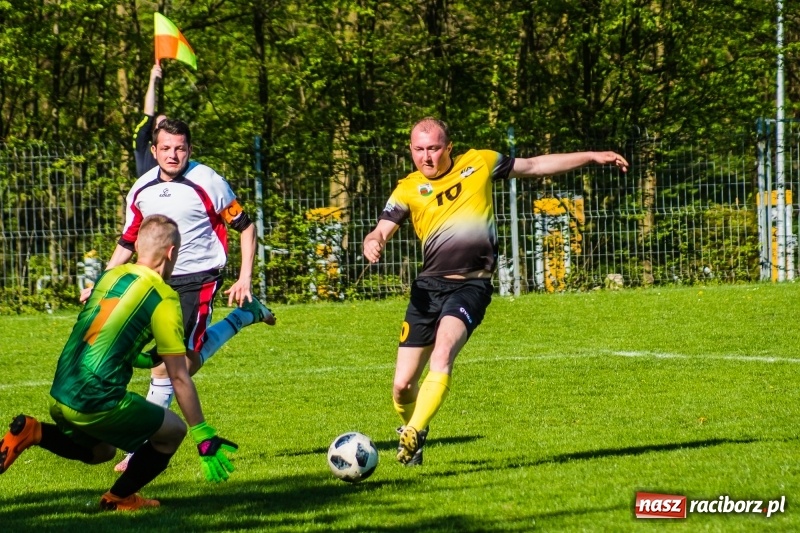 Zdjęcie w galerii na portalu naszraciborz.pl: Miał być spacerek, wyszła męczarnia. Podział punktów przy Tuwima wiadomości z regionu