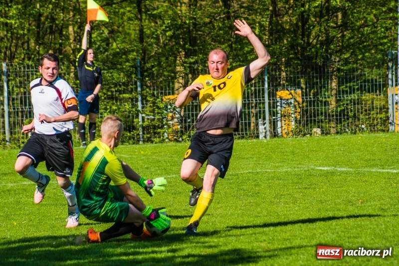 Zdjęcie w galerii na portalu naszraciborz.pl: Miał być spacerek, wyszła męczarnia. Podział punktów przy Tuwima wiadomości z regionu