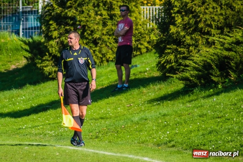 Zdjęcie w galerii na portalu naszraciborz.pl: Miał być spacerek, wyszła męczarnia. Podział punktów przy Tuwima wiadomości z regionu