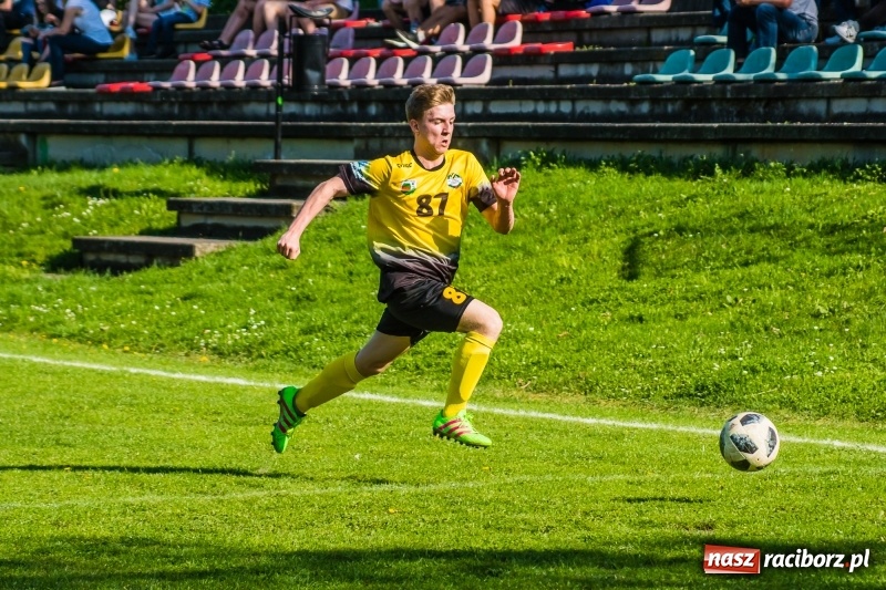 Zdjęcie w galerii na portalu naszraciborz.pl: Miał być spacerek, wyszła męczarnia. Podział punktów przy Tuwima wiadomości z regionu