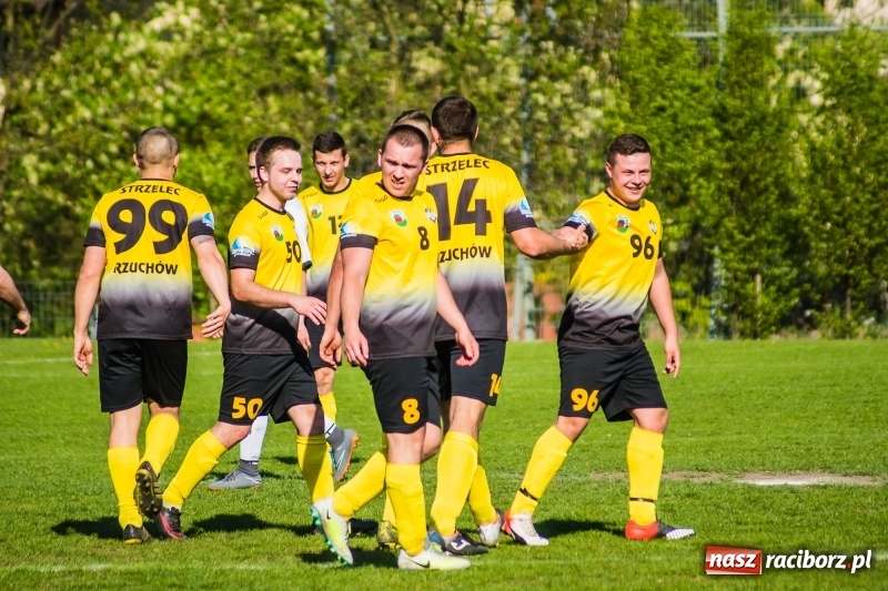 Zdjęcie w galerii na portalu naszraciborz.pl: Miał być spacerek, wyszła męczarnia. Podział punktów przy Tuwima wiadomości z regionu