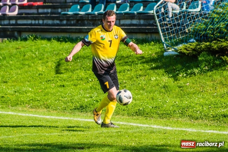 Zdjęcie w galerii na portalu naszraciborz.pl: Miał być spacerek, wyszła męczarnia. Podział punktów przy Tuwima wiadomości z regionu