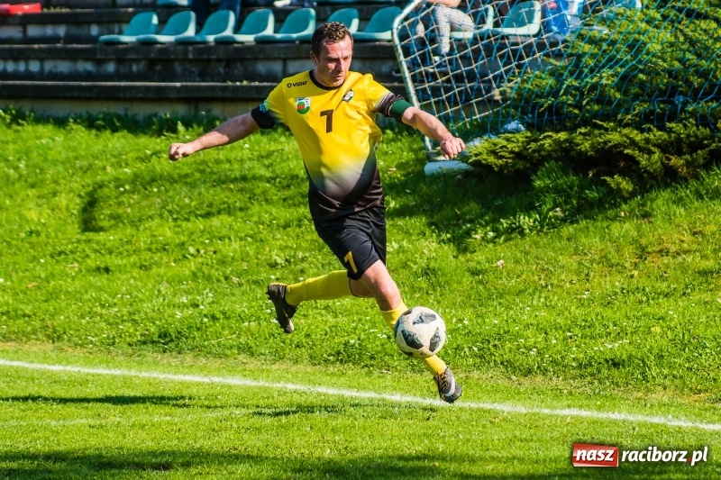 Zdjęcie w galerii na portalu naszraciborz.pl: Miał być spacerek, wyszła męczarnia. Podział punktów przy Tuwima wiadomości z regionu