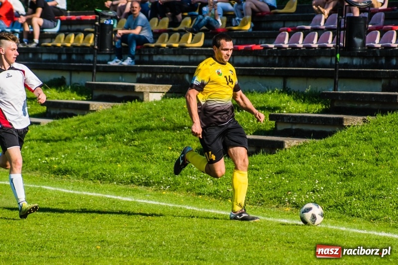 Zdjęcie w galerii na portalu naszraciborz.pl: Miał być spacerek, wyszła męczarnia. Podział punktów przy Tuwima wiadomości z regionu