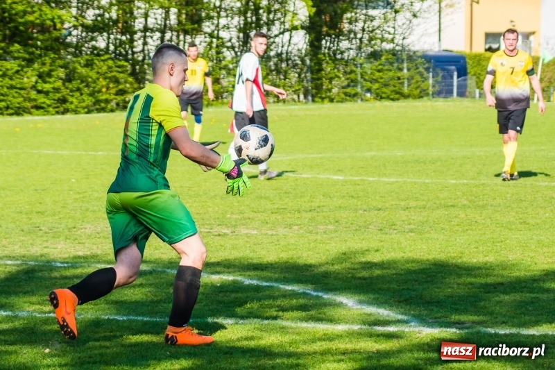 Zdjęcie w galerii na portalu naszraciborz.pl: Miał być spacerek, wyszła męczarnia. Podział punktów przy Tuwima wiadomości z regionu